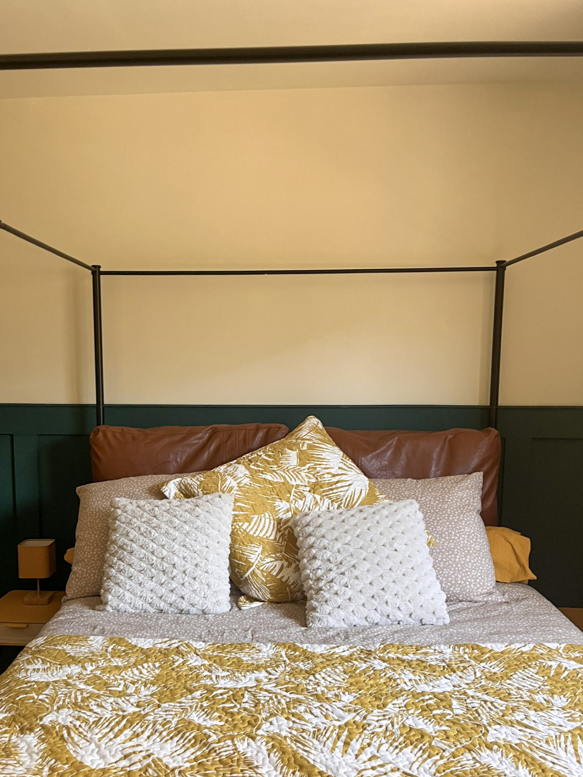 Master bedroom at Le Gite Martin.